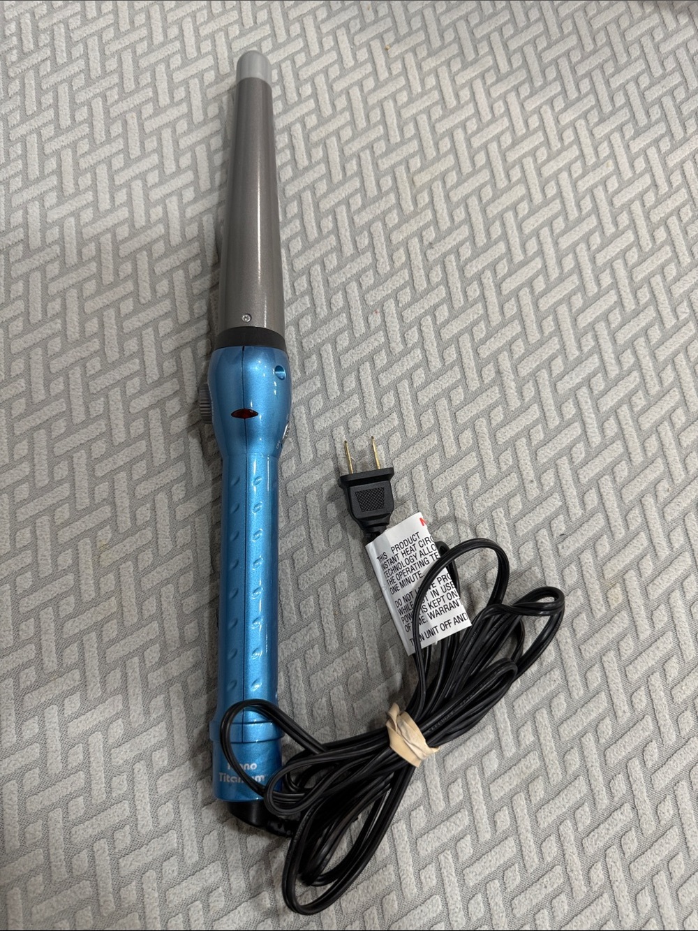 NIB BaBylissPRO Nano Titanium 3/4" - 1.25" Taper Barrel Curling Wand Blue